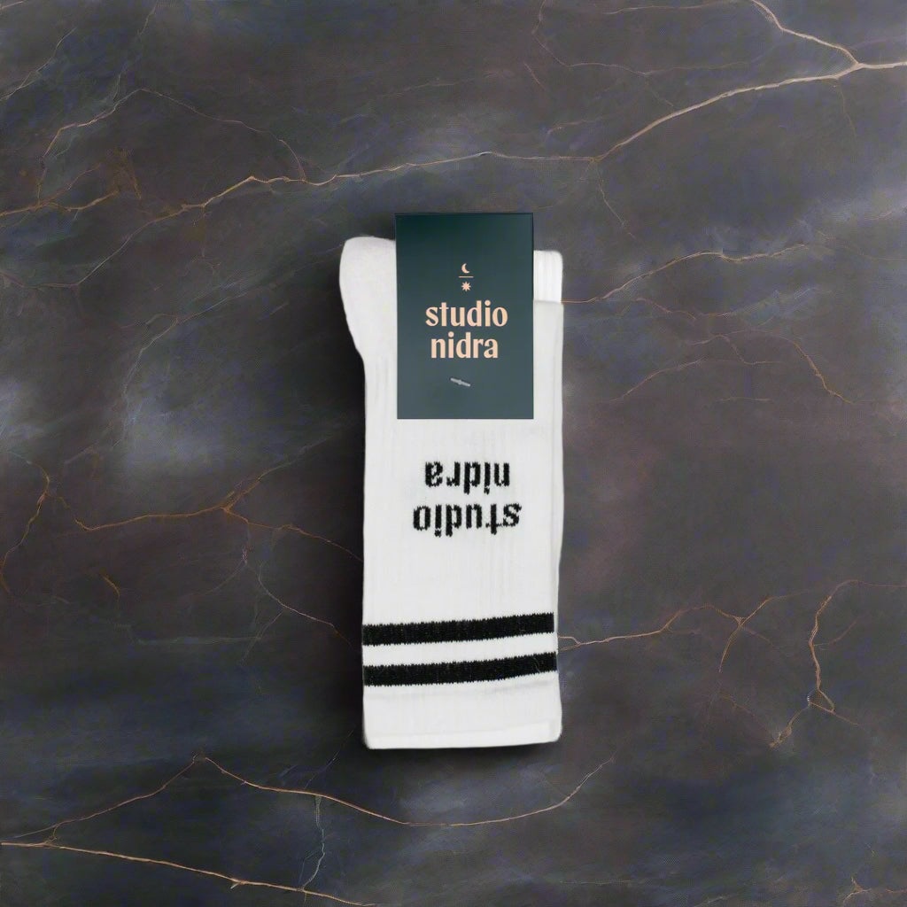 Smiling Crew Socks organic cotton - close-up detail showing logo knit.